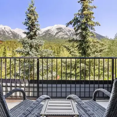 Ideal 2BR Canmore Haven Hot Tub plus Stunning Views
