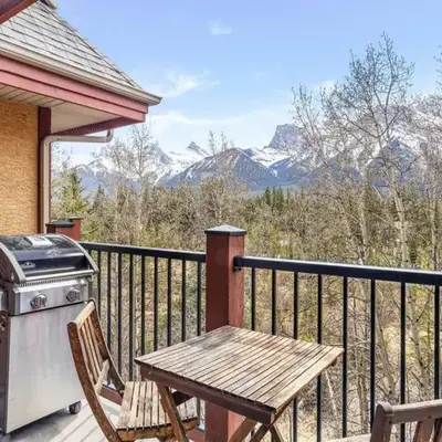 Peaceful 2BR Retreat with MTN Views Close to Banff