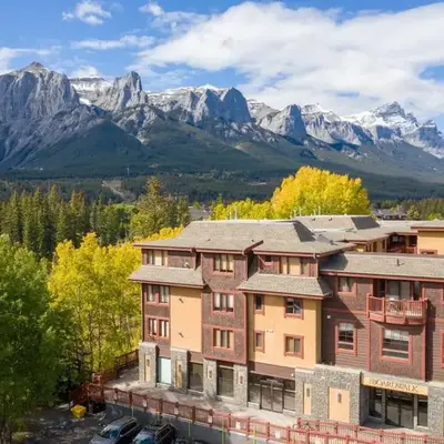 Rustic Creekside Retreat 2BR with Stunning View