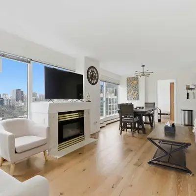 Downtown Skyline Suite with Pool & Sauna