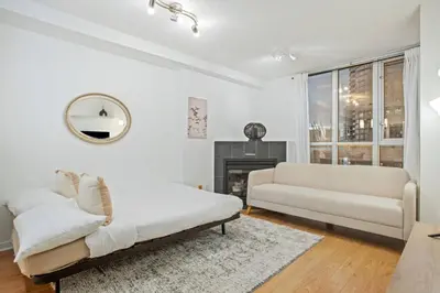 Gallery image of Queen Bed/Sauna/Pool/Gym/Wi-Fi/Sleeps four Guests! in Vancouver