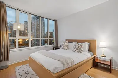 Gallery image of Queen Bed/Sauna/Pool/Gym/Wi-Fi/Sleeps four Guests! in Vancouver