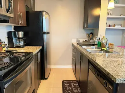 Gallery image of Downtown 1BR + Office | Across from Rogers Arena in Vancouver