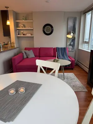 Gallery image of Downtown 1BR + Office | Across from Rogers Arena in Vancouver