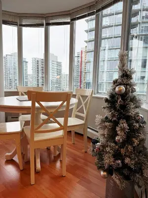 Gallery image of Downtown 1BR + Office | Across from Rogers Arena in Vancouver