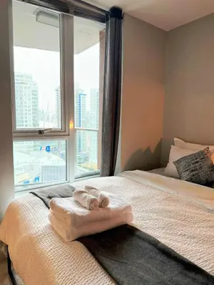 Gallery image of Downtown 1BR + Office | Across from Rogers Arena in Vancouver