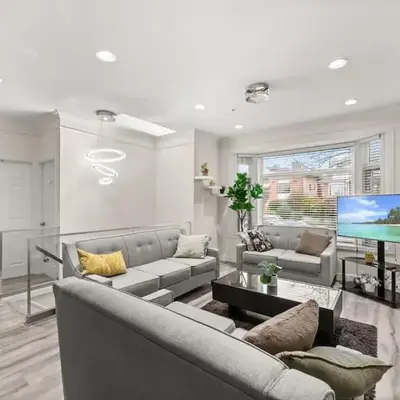 Modern & Bright 5BR Family Home