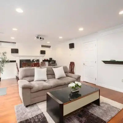 Comfort Spacious 2-BR Suite in Arbutus