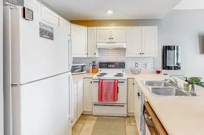 Gallery image of Snow Pines #116D in Big White