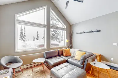 Gallery image of Snow Pines #116D in Big White