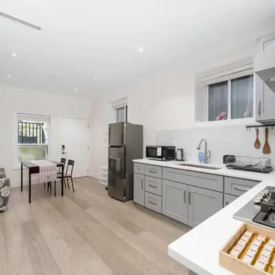 New Modern 2BR Suite near UBC Pacific Spirit Park