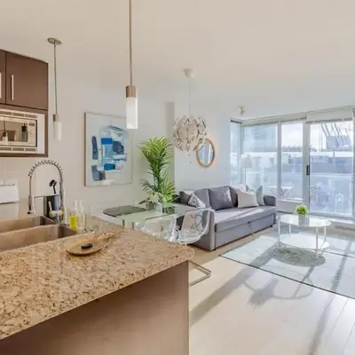 Downtown Suite with Parking