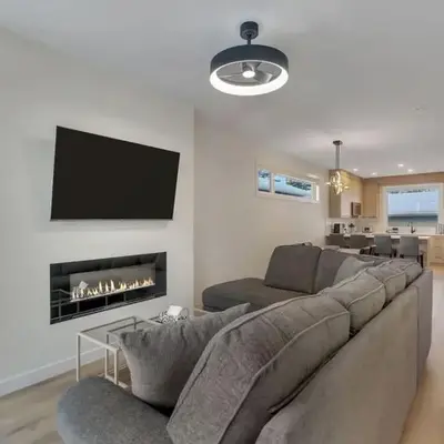 Shaganappi 2BR with private Baths