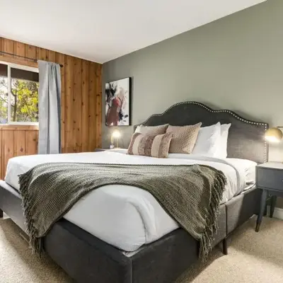 2BR Red Cedar Lodge near Banff with Mountain Views