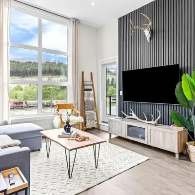 Luxe 3BR Golden Hideaway Top Floor