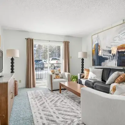 Charming 1BR Near DT Kimberley: Pool