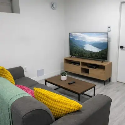 Comfort 2 BR Vancouver!