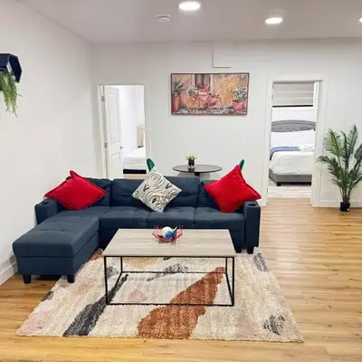 Stylish and Cozy 2-Bedroom Guest Suite in West Edmonton