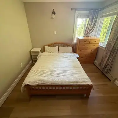 BRIGHT & MODERN QUEEN Room