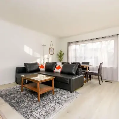 Cozy 2BR 1BA Retreat in Vibrant Vancouver