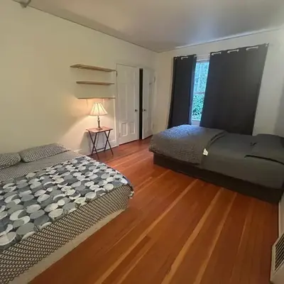 Budget Vancouver Rooms Near YVR - Free Parking