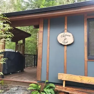 Hot Tub - Pet Friendly - Cozy Escape with Fire Pit