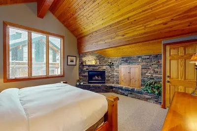 Gallery image of Coyote Creek Chalet in Big White