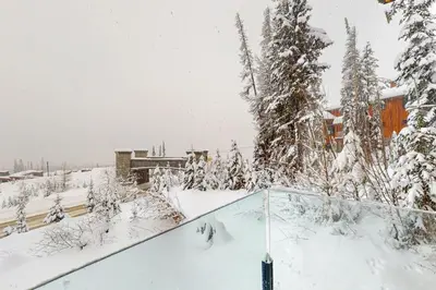 Gallery image of Coyote Creek Chalet in Big White