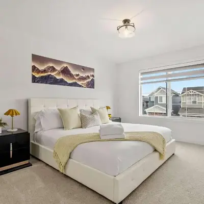 NEW Family 3BR Upper Suite w Kid's Play Den