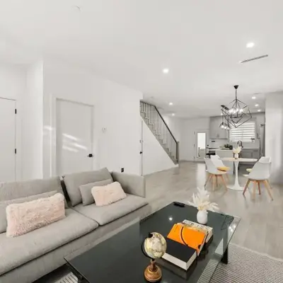 Bright Modern 3 Bedroom Suite in Vancouver