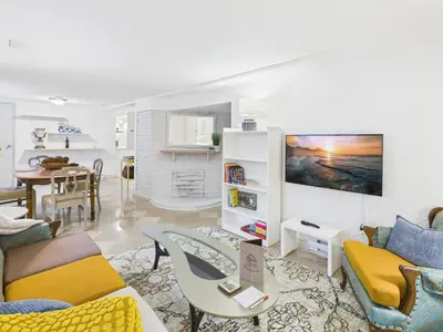 Gallery image of The Hawthorne House Hideaway in Oak Bay