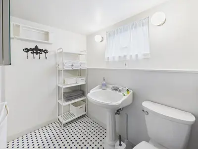 Gallery image of The Hawthorne House Hideaway in Oak Bay