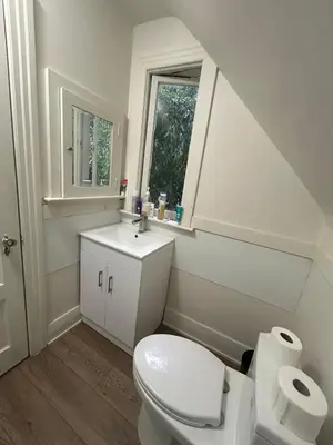 Gallery image of South Vancouver Guest House - Airport & Downtown Easy Access, Free Parking & Fast WiFi in Vancouver