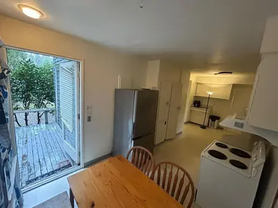 Gallery image of South Vancouver Guest House - Airport & Downtown Easy Access, Free Parking & Fast WiFi in Vancouver