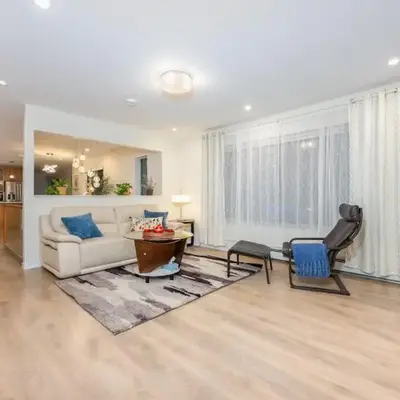 Central Van 3BR Upper Suite - Near Skytrain