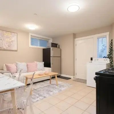 Modern 2BR Suite | 10 Mins to YVR & Canada Line
