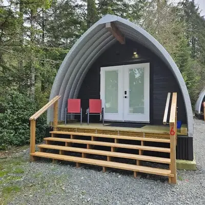 Pet Friendly cozy cabin getaway with Kitchenette and Private Bath