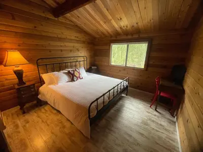 a bedroom with a bed in a log cabin at Lakeview Mountain Retreat - Private, Modern, Fun in Windermere