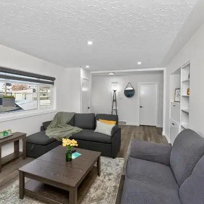 NEW 2BR Near Downtown Calgary - Private Entry - Airport Access - 4412 UP
