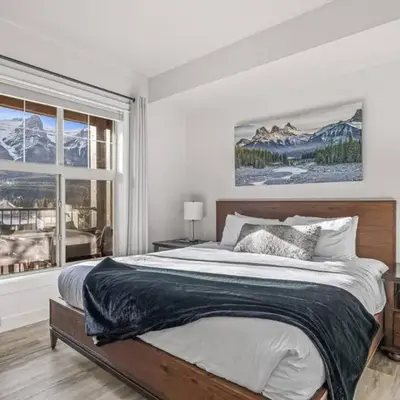 Serene 2BR Hideaway Hot Tub and Breathtaking Views