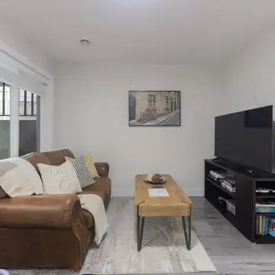 The Cozy Garden Suite - South Surrey Stay