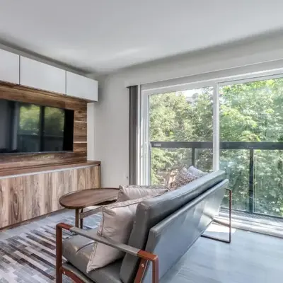 Luxury 2BR Walk to Everything Downtown