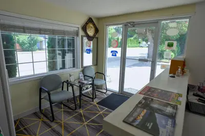 a room with two chairs and a table and windows at Park Motel in Hope