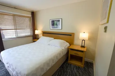 a hotel room with a bed with two lamps and a window at Park Motel in Hope