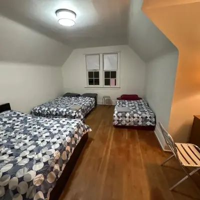 Vancouver Large Room for 5 - Near YVR Airport