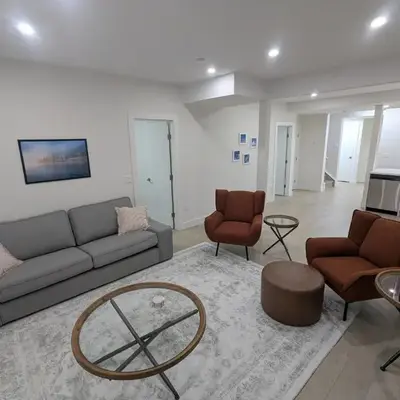 Greystone Retreat - Walk to River & Downtown
