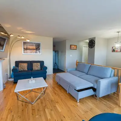 Bright 3BR Upper Suit