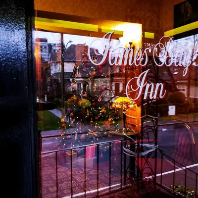 a window with a sign that reads jammers court inn at James Bay Inn Hotel, Suites & Cottage in Victoria