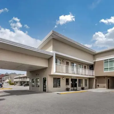 Econo Lodge Inn & Suites