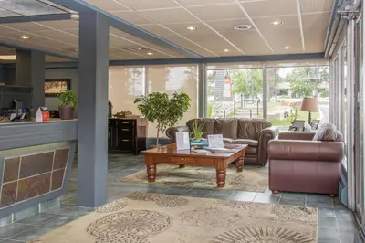 a living room with couches and a coffee table at Tonquin Inn in Jasper